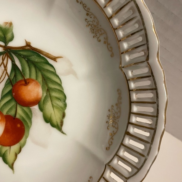 Vintage Ucagco Reticulated Bowl Cherries Japan Excellent - Picture 4 of 9